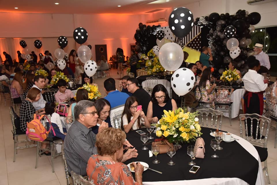 Festa das mães, em estilo anos 60, emociona os associados na sede da AMMA