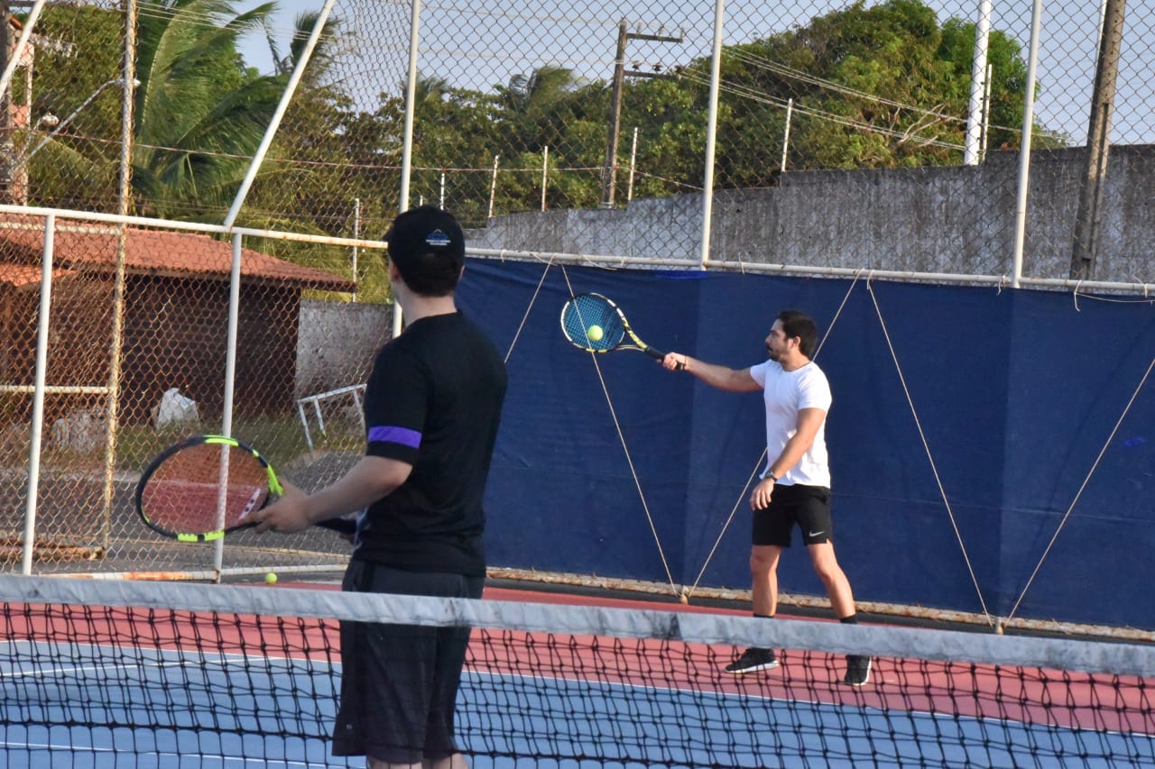Torneio de Tênis e luau agitam a sede da AMMA; encerramento neste domingo com premiações