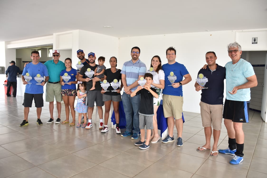 Premiação dos campeões e almoço festivo marcam o encerramento do IV Torneio de Tênis da AMMA