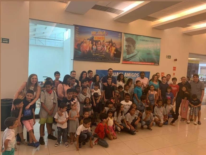 Muita diversão para a criançada em sessão de cinema especial oferecida pela AMMA