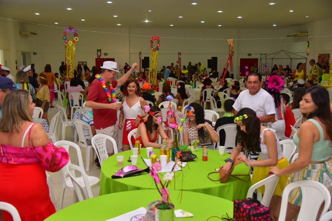 Baile carnavalesco AMMA/HUMAFOLIA é sucesso de público e animação