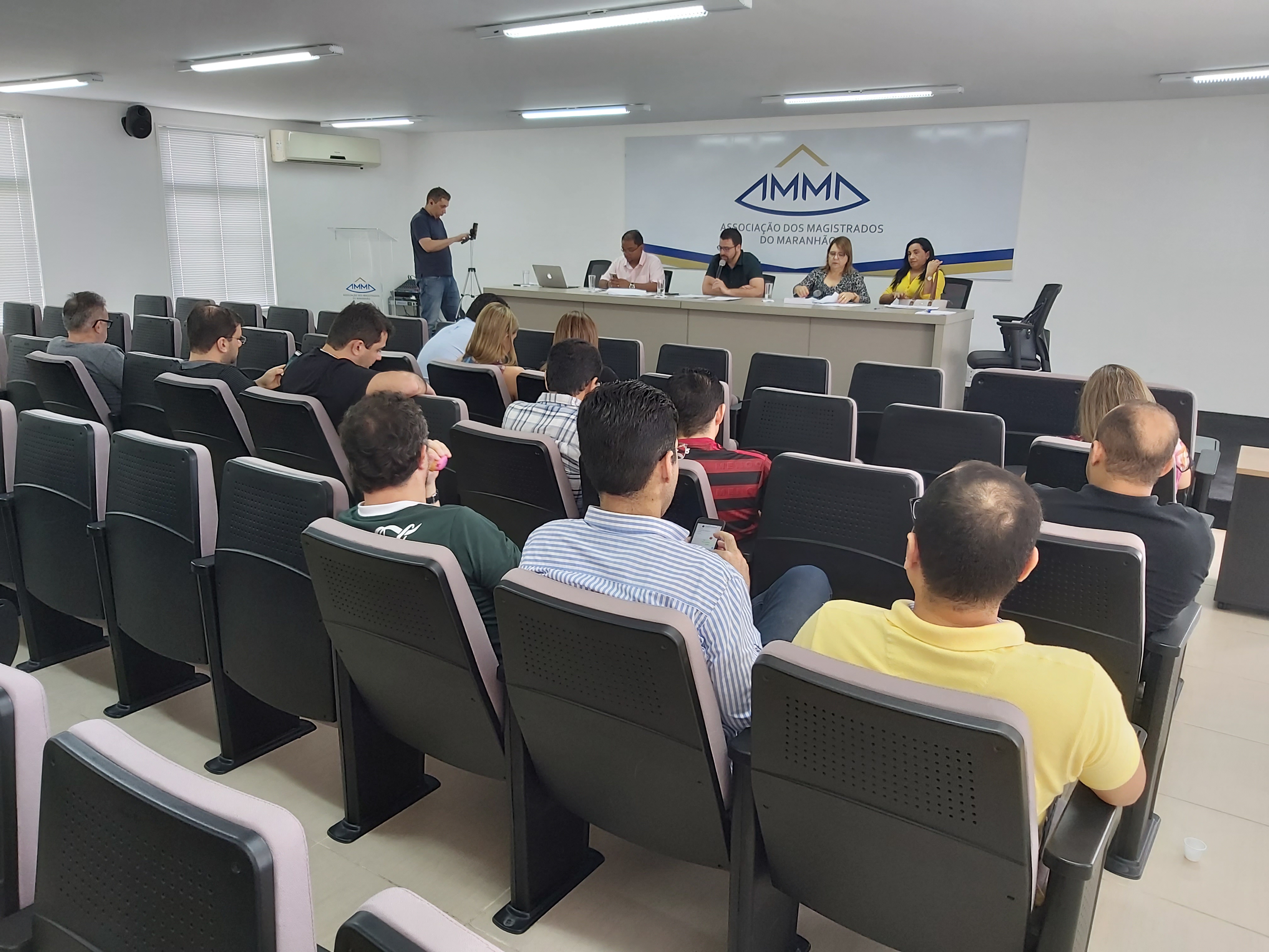 Associados reunidos em assembleia votam importantes ações administrativas
