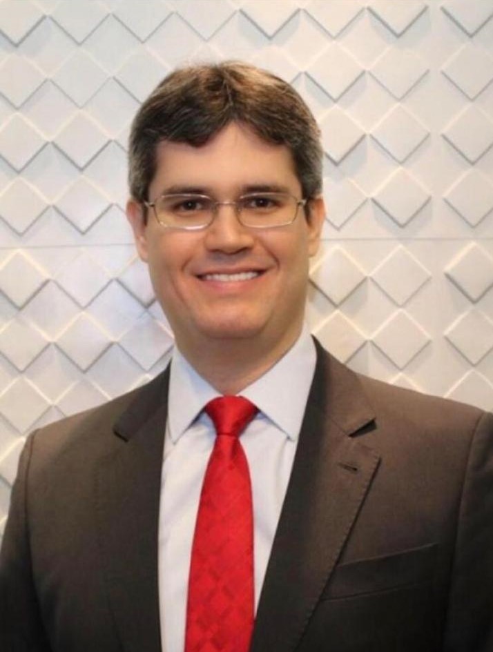 Juiz Paulo Brasil Menezes lança o livro “Fake News: modernidade, metodologia e regulação” nesta sexta-feira