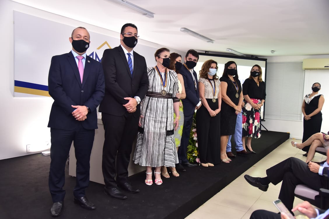 Solenidade marca entrega da Medalha Madalena Serejo, lançamento do Selo AMMA 50 Anos e homenagem aos ex-presidentes