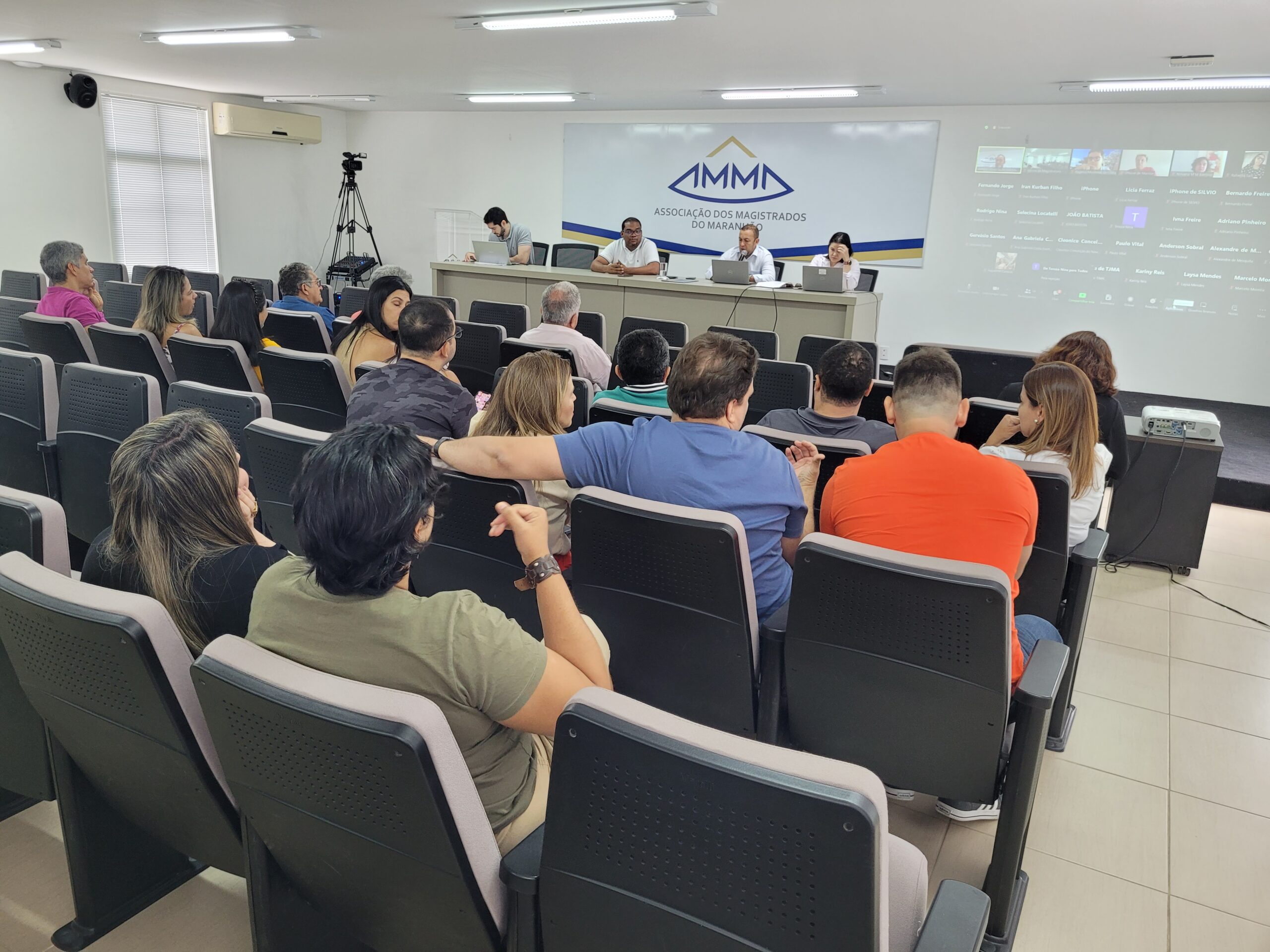 Em assembleia, associados aprovam que AMMA ingresse com ação judicial em prol de aposentados (as) e pensionistas