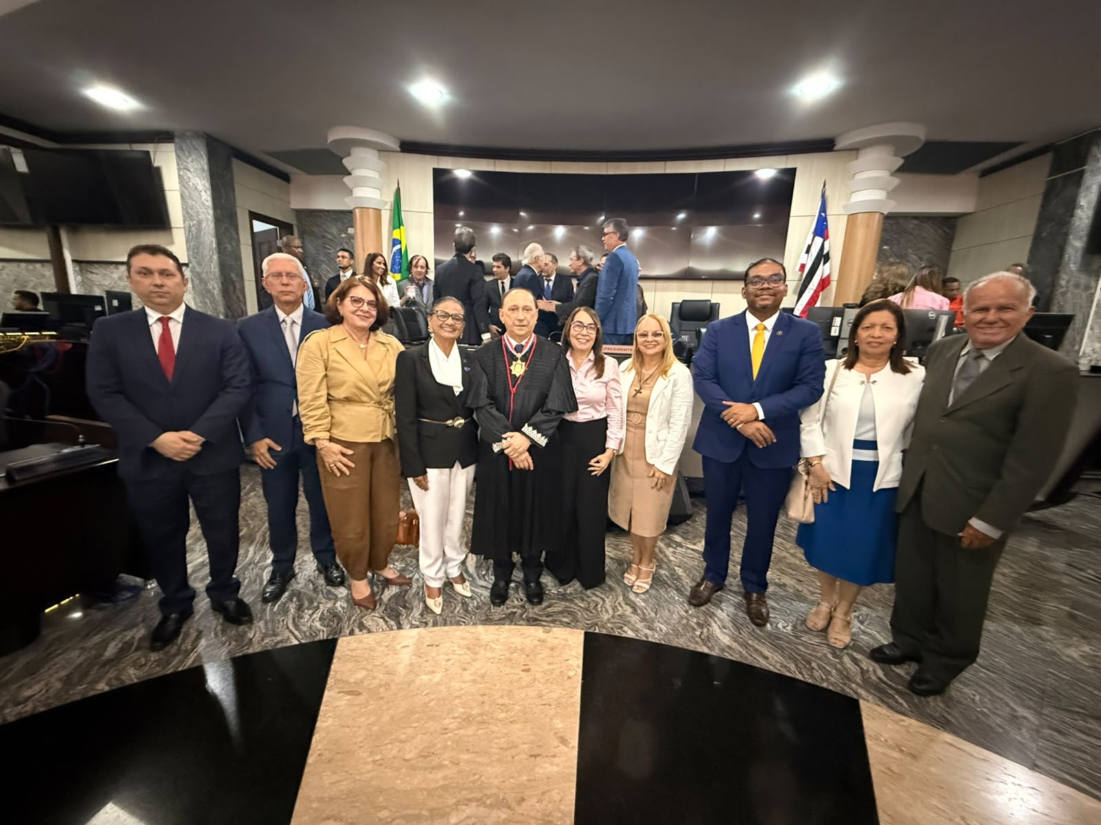 Presidente da AMMA presta homenagem ao desembargador Lourival Serejo durante sessão do Pleno do TJMA